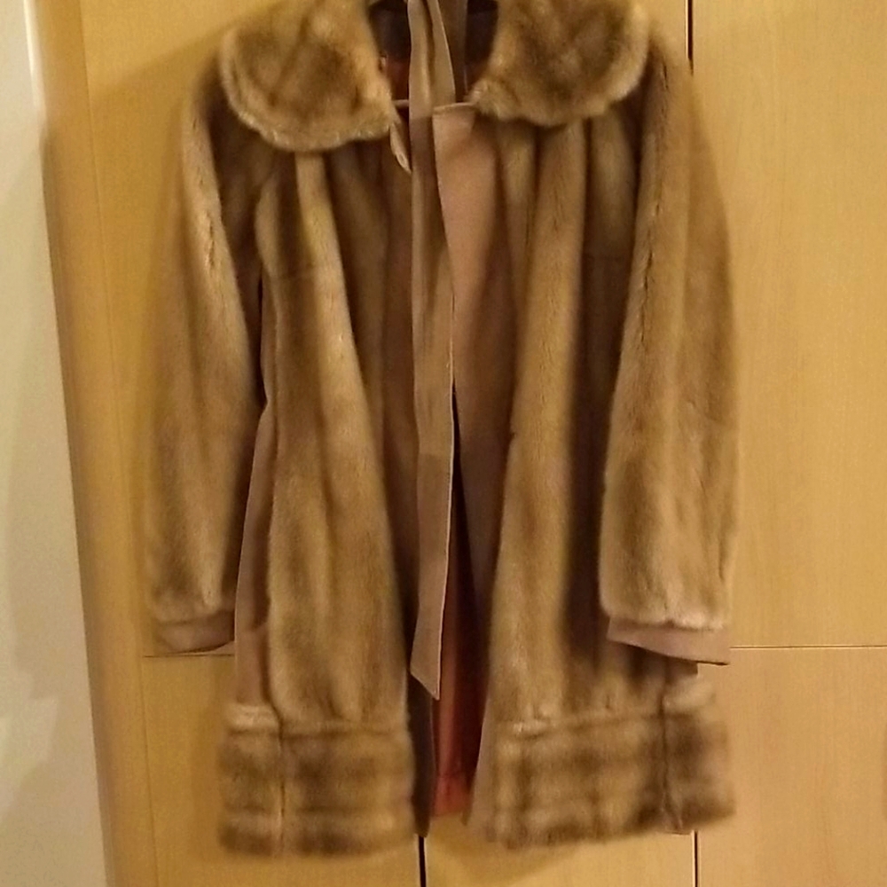 Faux Fur Coat (Smoke/Pet Free)